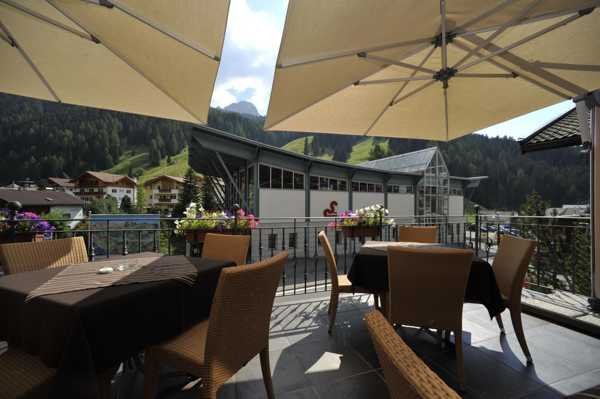 Hotel Europa Dolomites Selva di Val Gardena Exterior foto